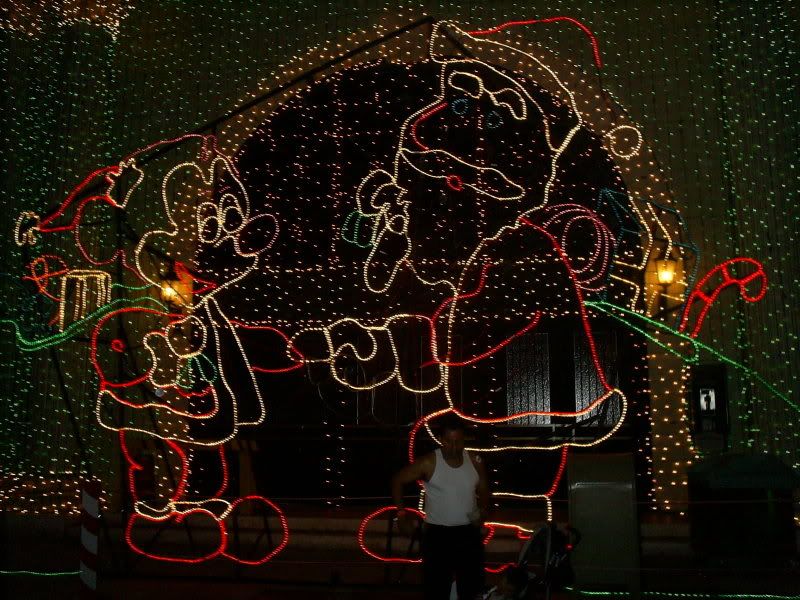 Mickey-Santa.jpg