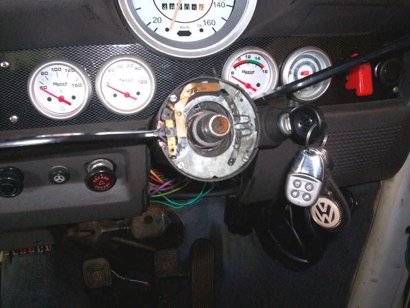 http://i128.photobucket.com/albums/p174/Buggin_74/Bugwork/Ignition%20switch%20replacement/ignition_002.jpg