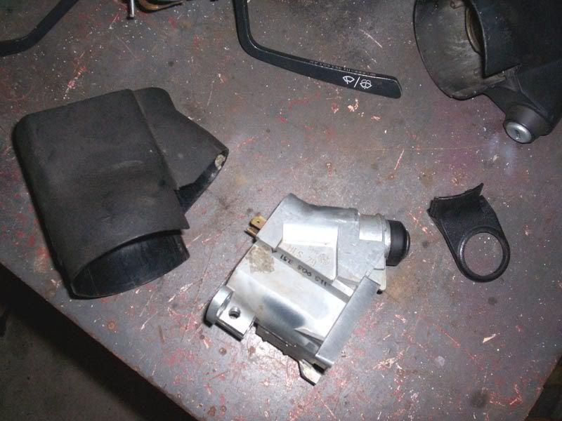 http://i128.photobucket.com/albums/p174/Buggin_74/Bugwork/Ignition%20switch%20replacement/ignition_010.jpg
