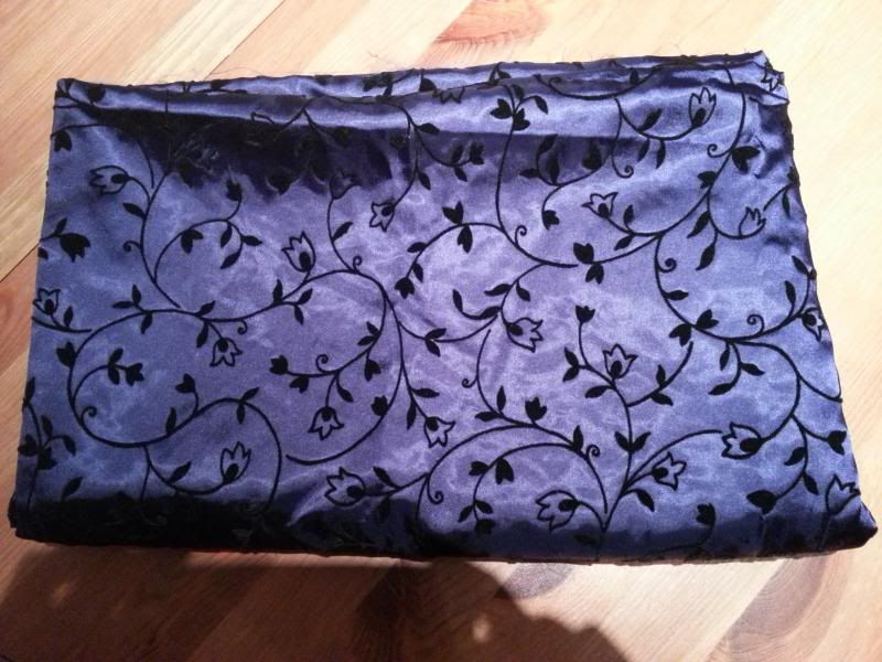 http://i128.photobucket.com/albums/p185/DarakuMegami/fabric1.jpg