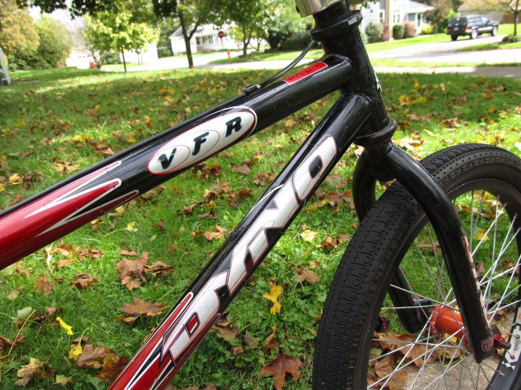 http://i128.photobucket.com/albums/p185/badamaker/bikes/IMG_1523.jpg