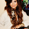 http://i128.photobucket.com/albums/p185/stateofplay/Demi%20Lovato/8-16-11/036.png