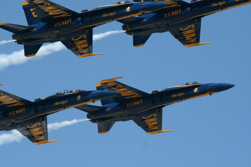 IMAGE: http://i128.photobucket.com/albums/p191/atexaschipper/airshow1008.jpg