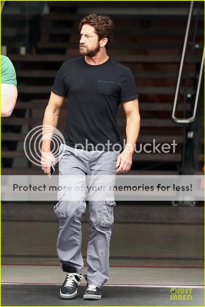 gerard-butler-oozes-sex-appeal-with-tight-tee-01_zps5fe9cb5a