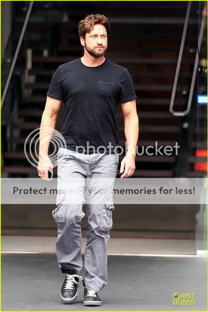 gerard-butler-oozes-sex-appeal-with-tight-tee-03_zps5112baea